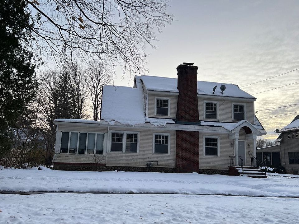 2nd image of 301 W Locust St