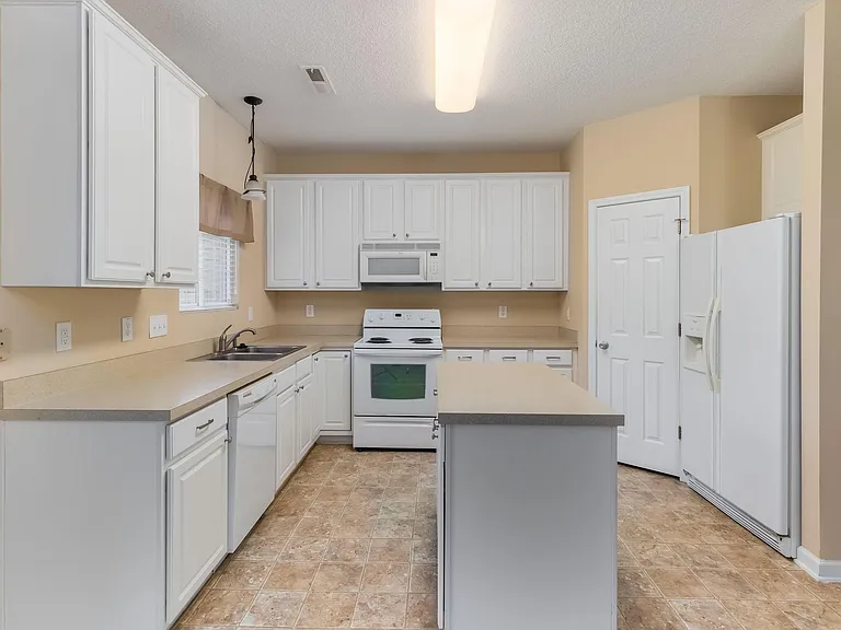 1756 Olivers Crossing Cir — Photo 18