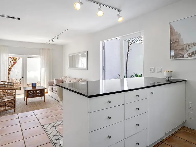 1241 Oliver Ave — Photo 5