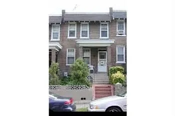 329 W St NE photo 1