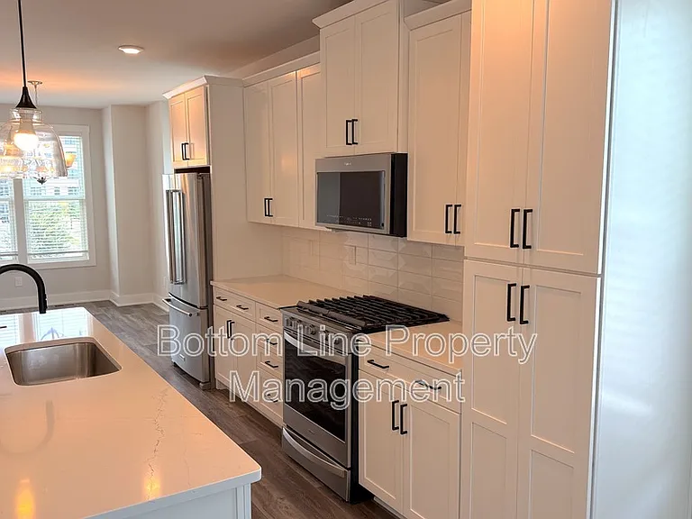 607 W Tremont Ave — Photo 8