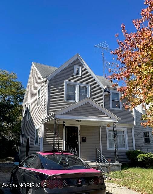 2nd image of 3225 Maher St