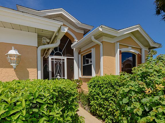 5th image of 585 NW Montevina Dr