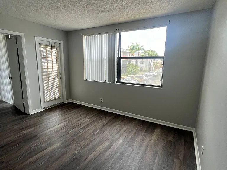 728 Executive Center Dr #21 — Photo 6