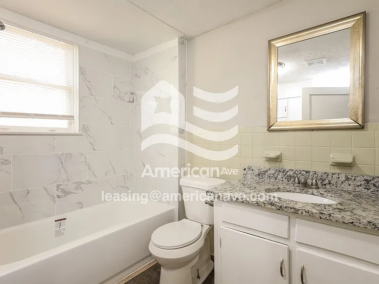 722866_014_wm_-_bathroom_13340306.jpg