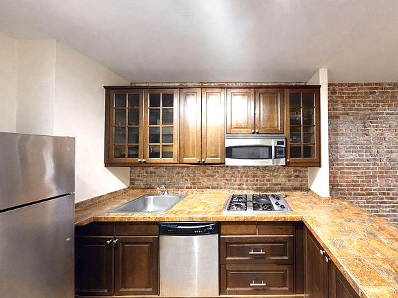 3rd image of 913 Garden St #4L