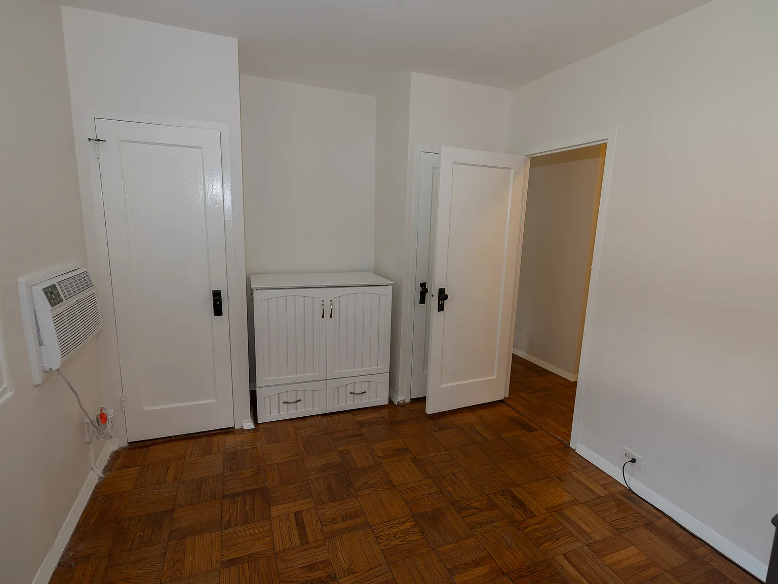 2 bed, 900 sqft, $3,000 — Photo 4