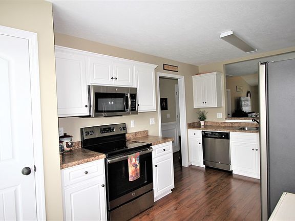 5th image of 111 Brow Tine Ct