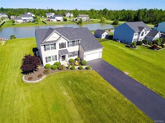 2nd image of 6723 Macintosh Ln