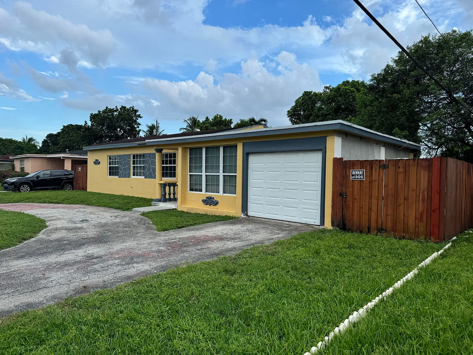 3 bed, 2.0 bath, 1077 sqft, $3,200 — Photo 3