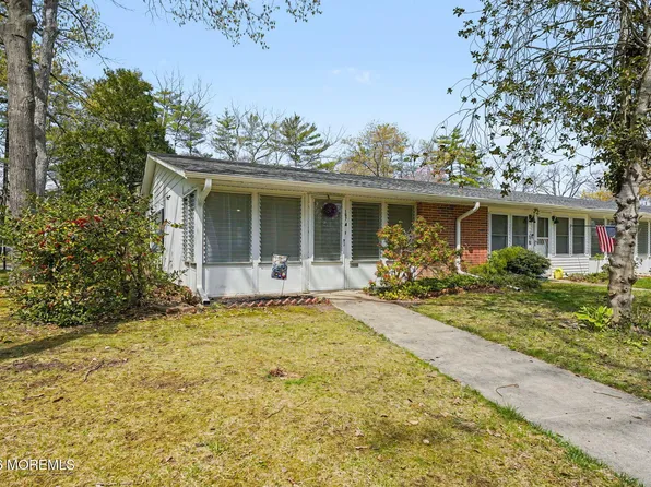 167-167A Huntington Dr, Lakewood, NJ 08701