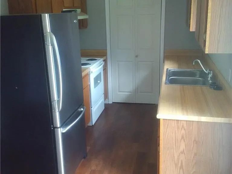 2110 S Emma Ave — Photo 3