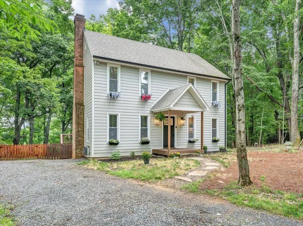 20 Ledges Cir, Hardy, VA 24101
