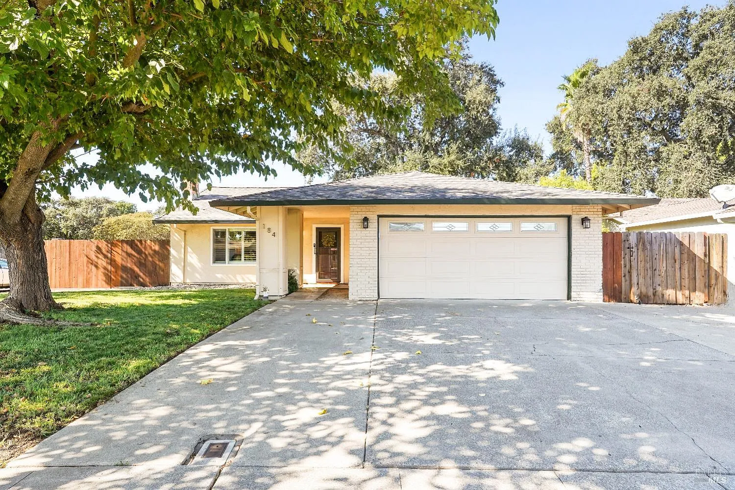 184 Edwin Drive photo 1