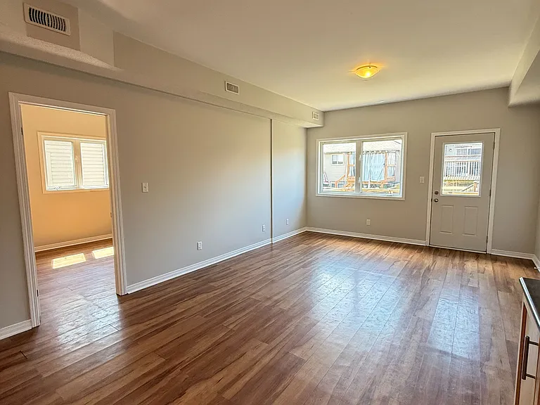 410 Queen St S #12A — Photo 3