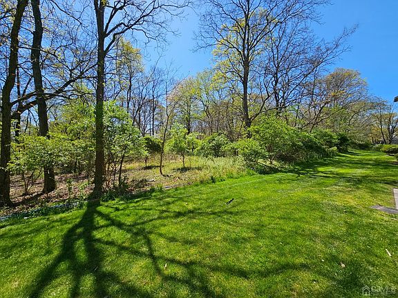 5th image of 272 Hampshire Ct
