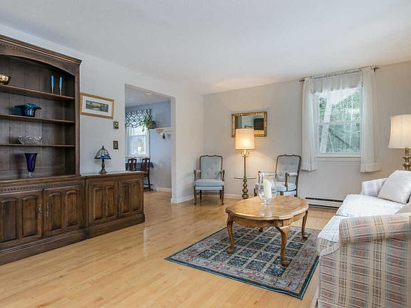 4th image of 40 Tall Pines Rd