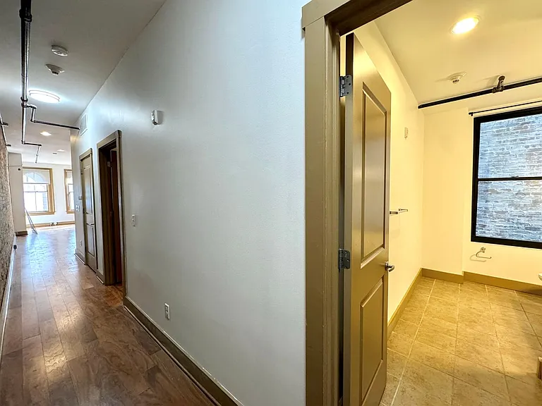 641 Walnut St Apartments — Photo 31