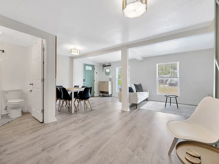 1215 E New Orleans Ave — Photo 3