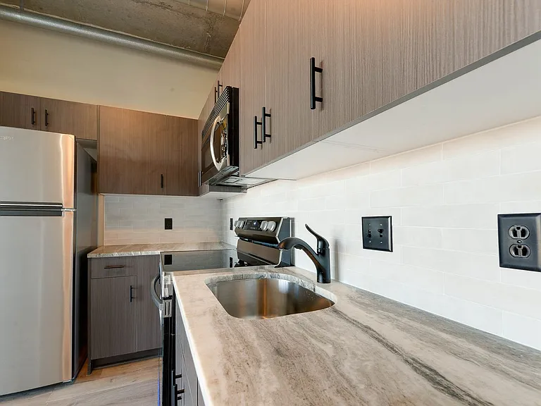 505 E 6th St #815 — Photo 16