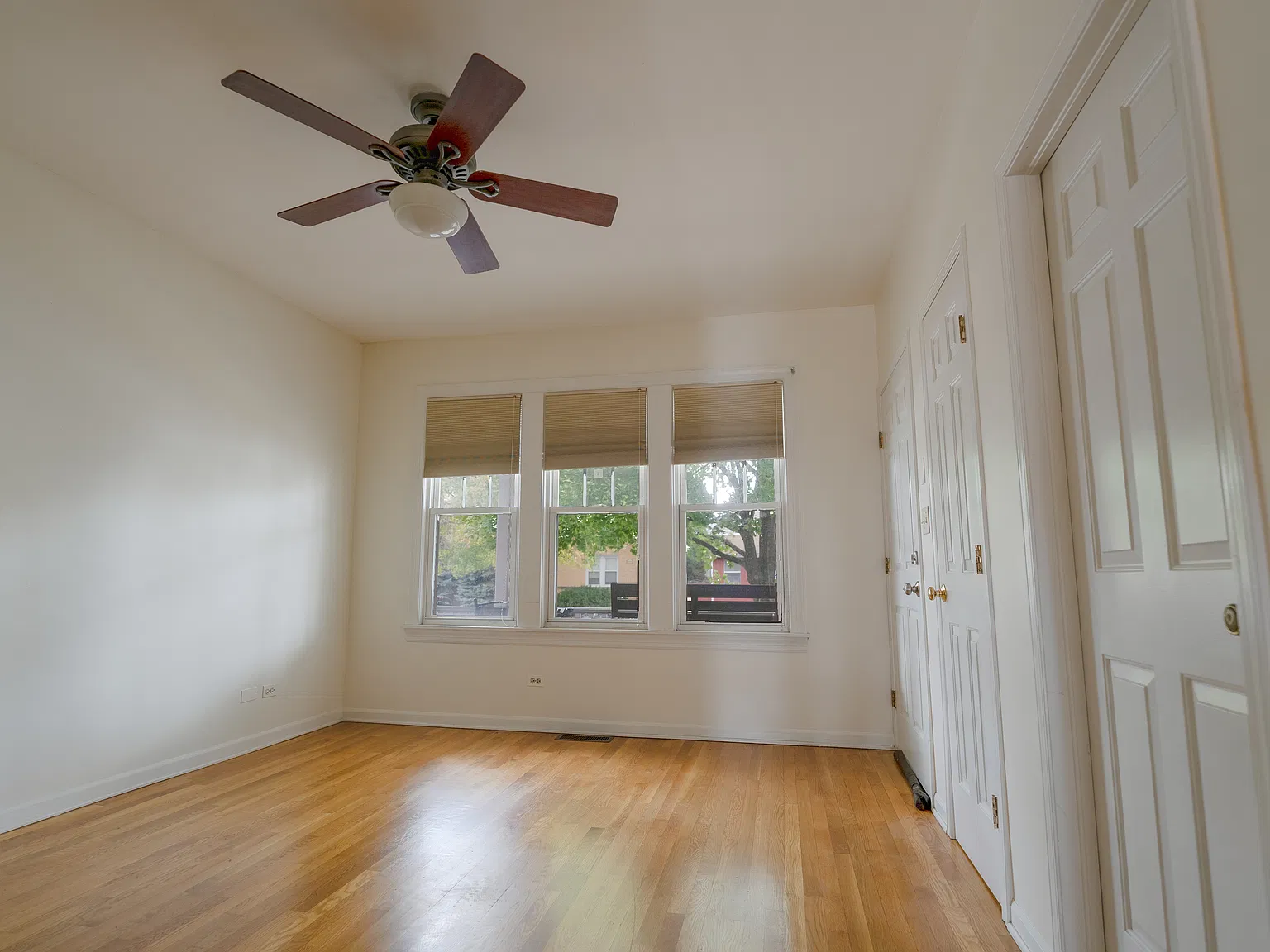 3 bed, 1200 sqft, $2,525 — Photo 2