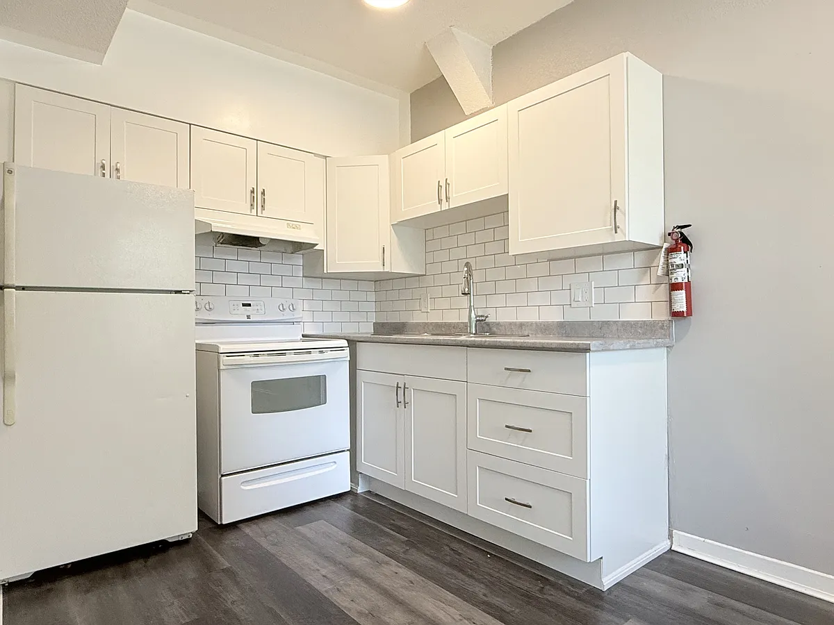 Building Photo - 506 Aylmer Ave #1