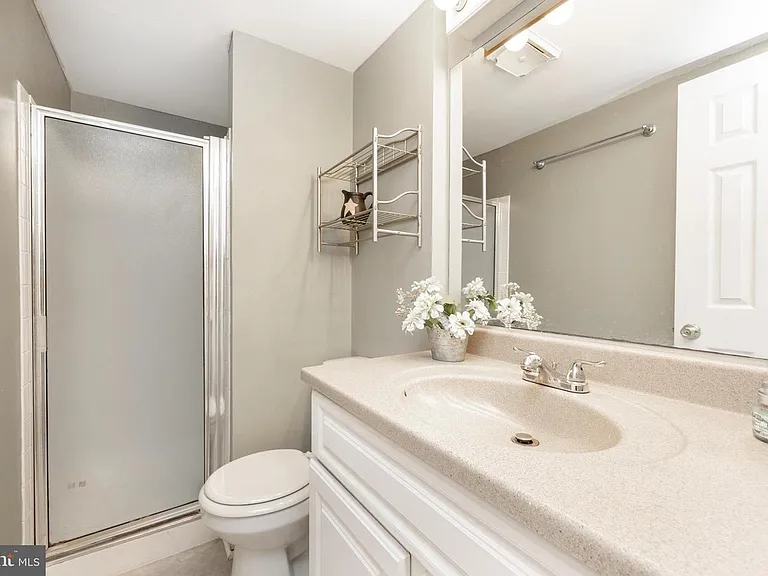 440 Summit House — Photo 9