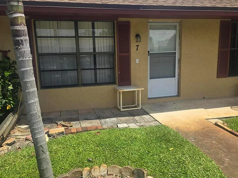 4290 Royal Banyan Way #B — Photo 7