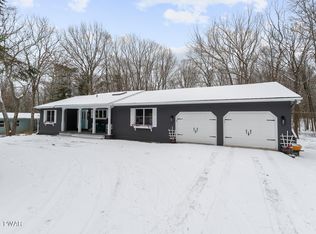 807 Paddock Ct, Hawley, PA 18428