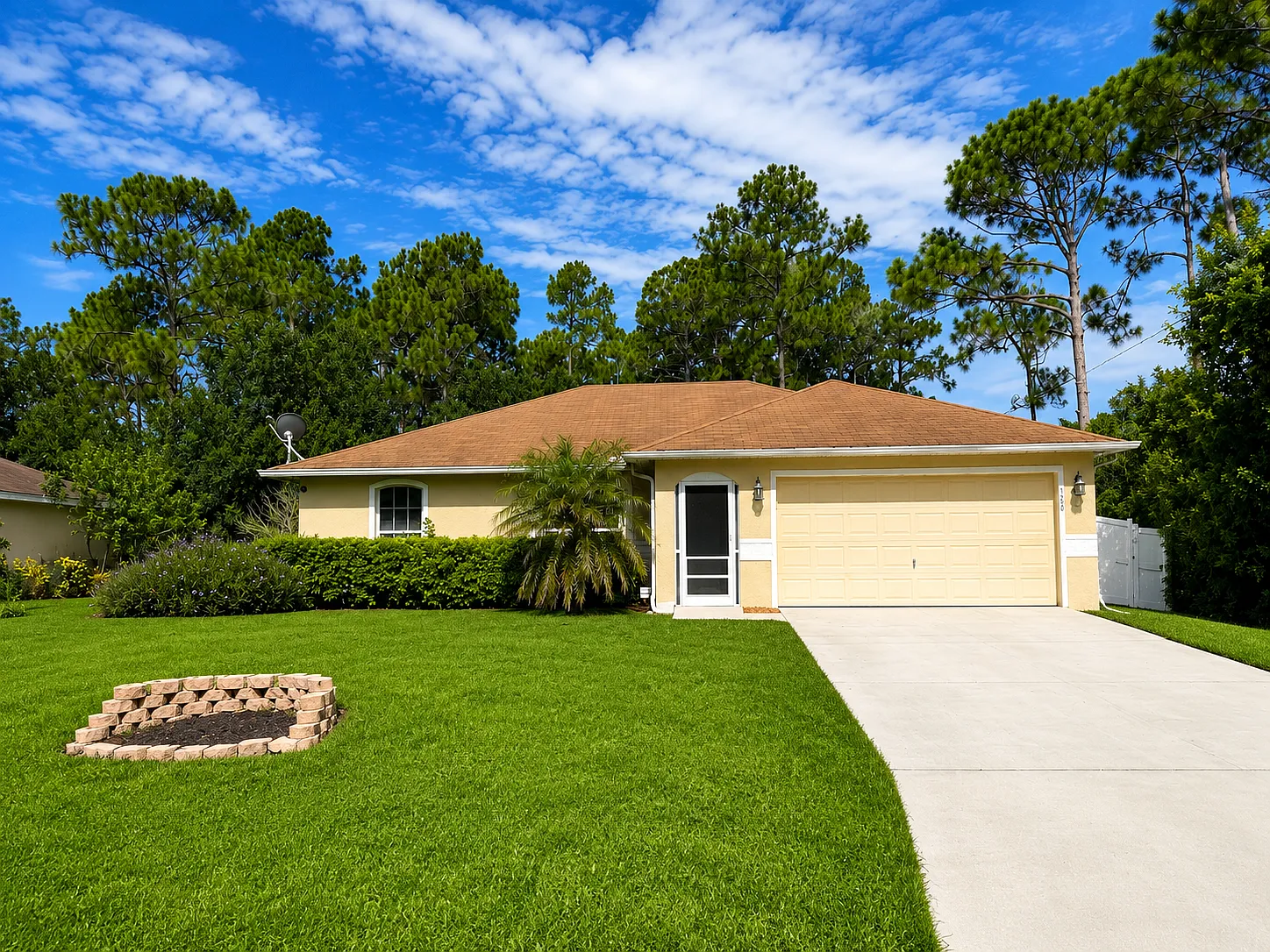 3 bed, 1442 sqft, $1,900 — Photo 1