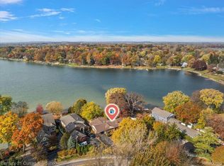 2031 Watkins Lake Rd, Waterford, MI 48328