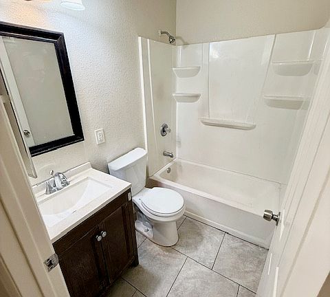 4th image of 1327 Burbeck Ave #1323