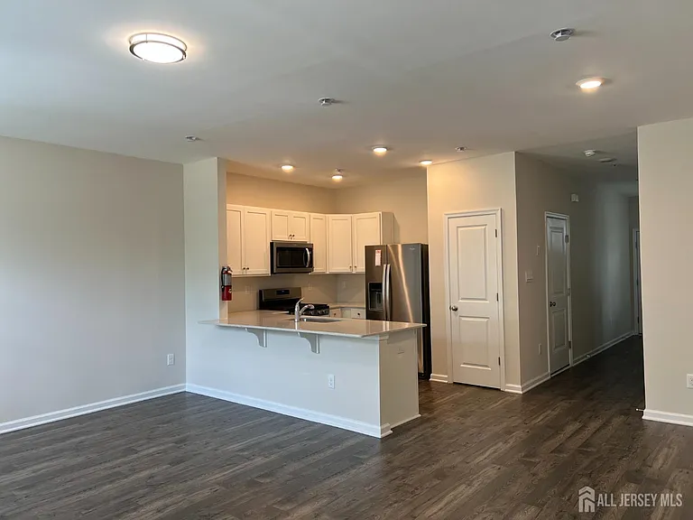 309 Mazzeo Dr — Photo 9