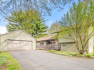6 Merrywood Dr, Simsbury, CT 06070