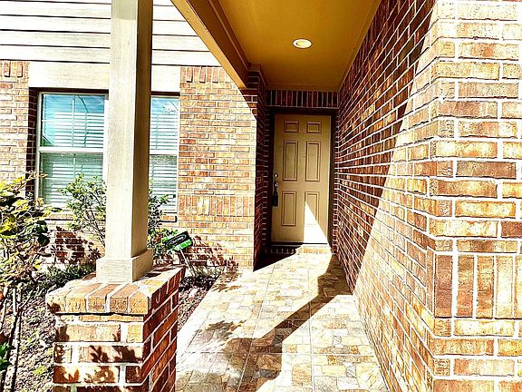 3rd image of 8210 Oakleaf Meadow Ct