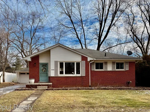 42569 Five Mile Rd, Plymouth, MI 48170