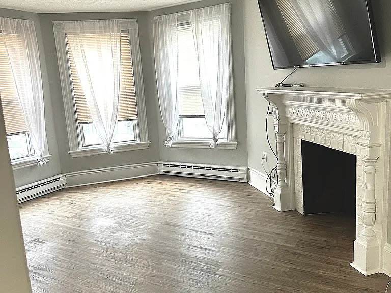452 Main St #4 — Photo 6