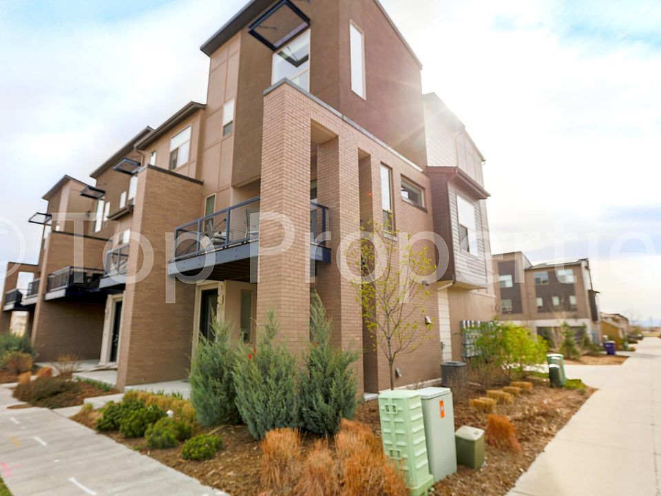 1st image of 3053 Galena St