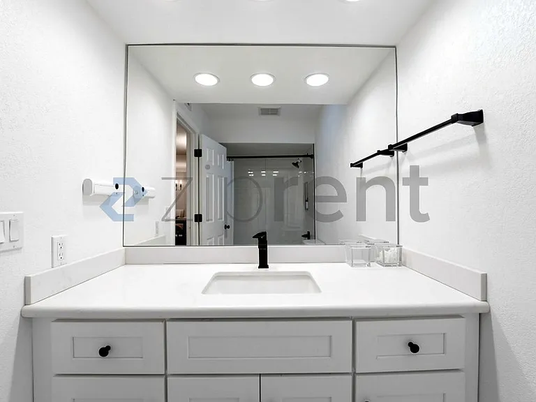 7551 E North Ln — Photo 27