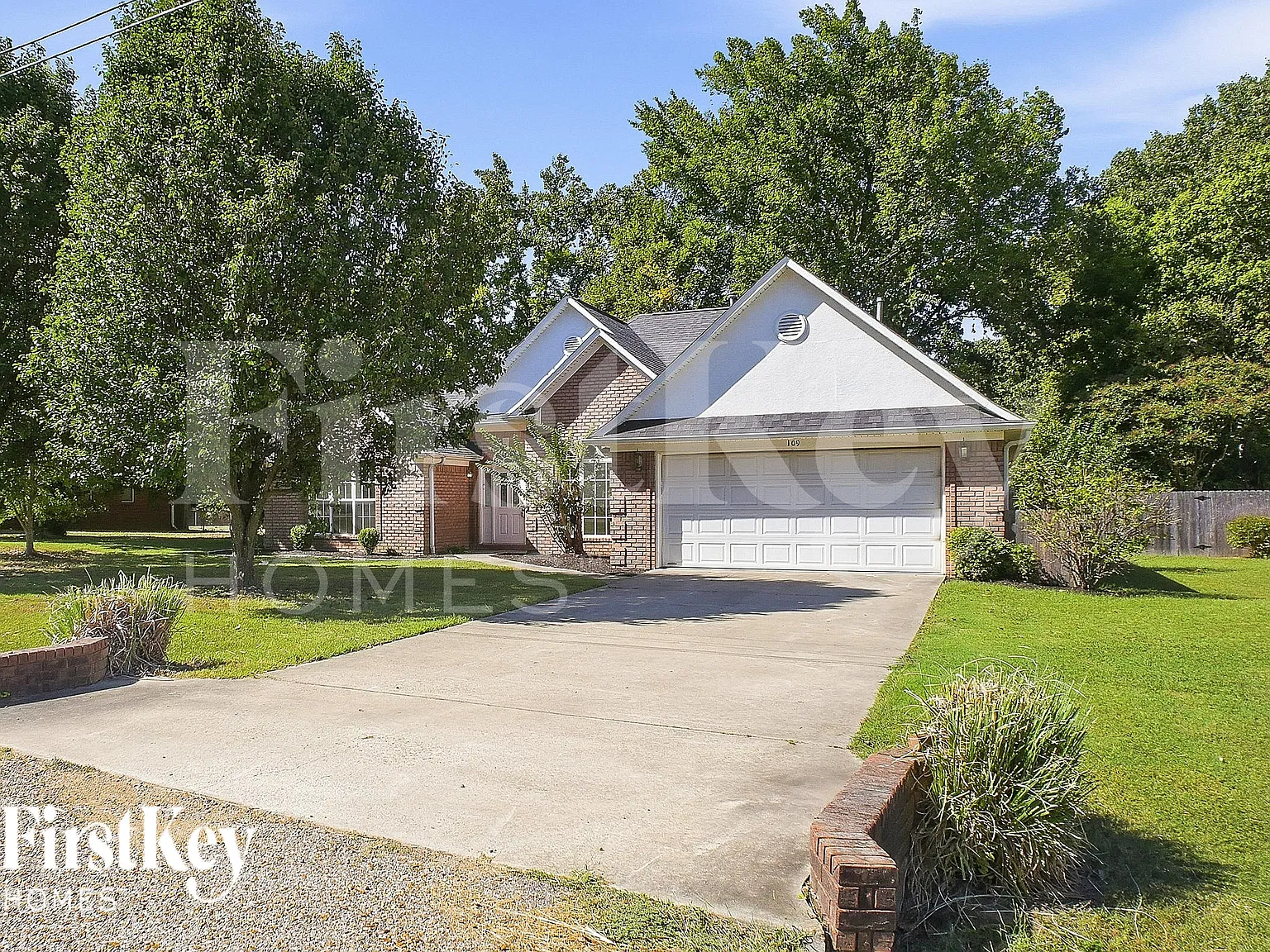 4 bed, 2.0 bath, 2212 sqft, $2,375 — Photo 2