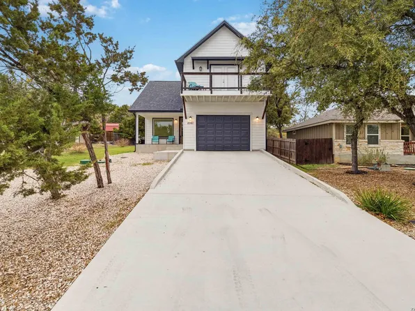 2061 Robin Hood, Canyon Lake, TX 78133