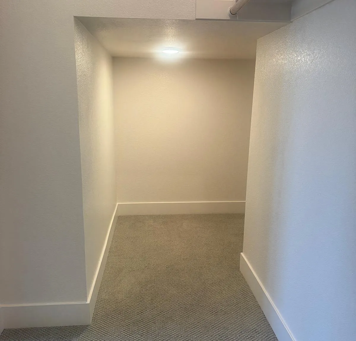 Studio, 300 sqft, $1,300 — Photo 3