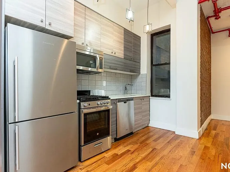 195 Menahan St #639 — Photo 6