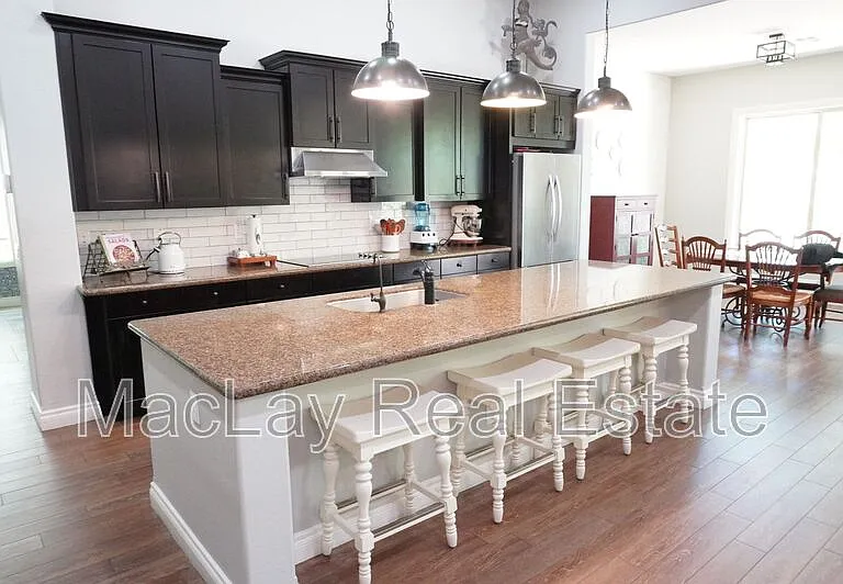 2910 E Wildhorse Dr — Photo 2