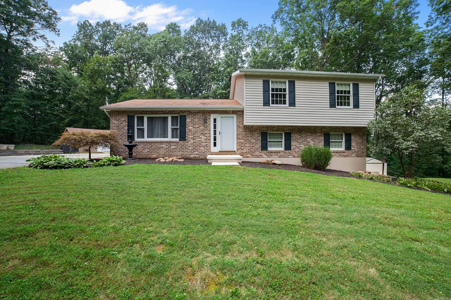 5487 Arnold Rd photo 1