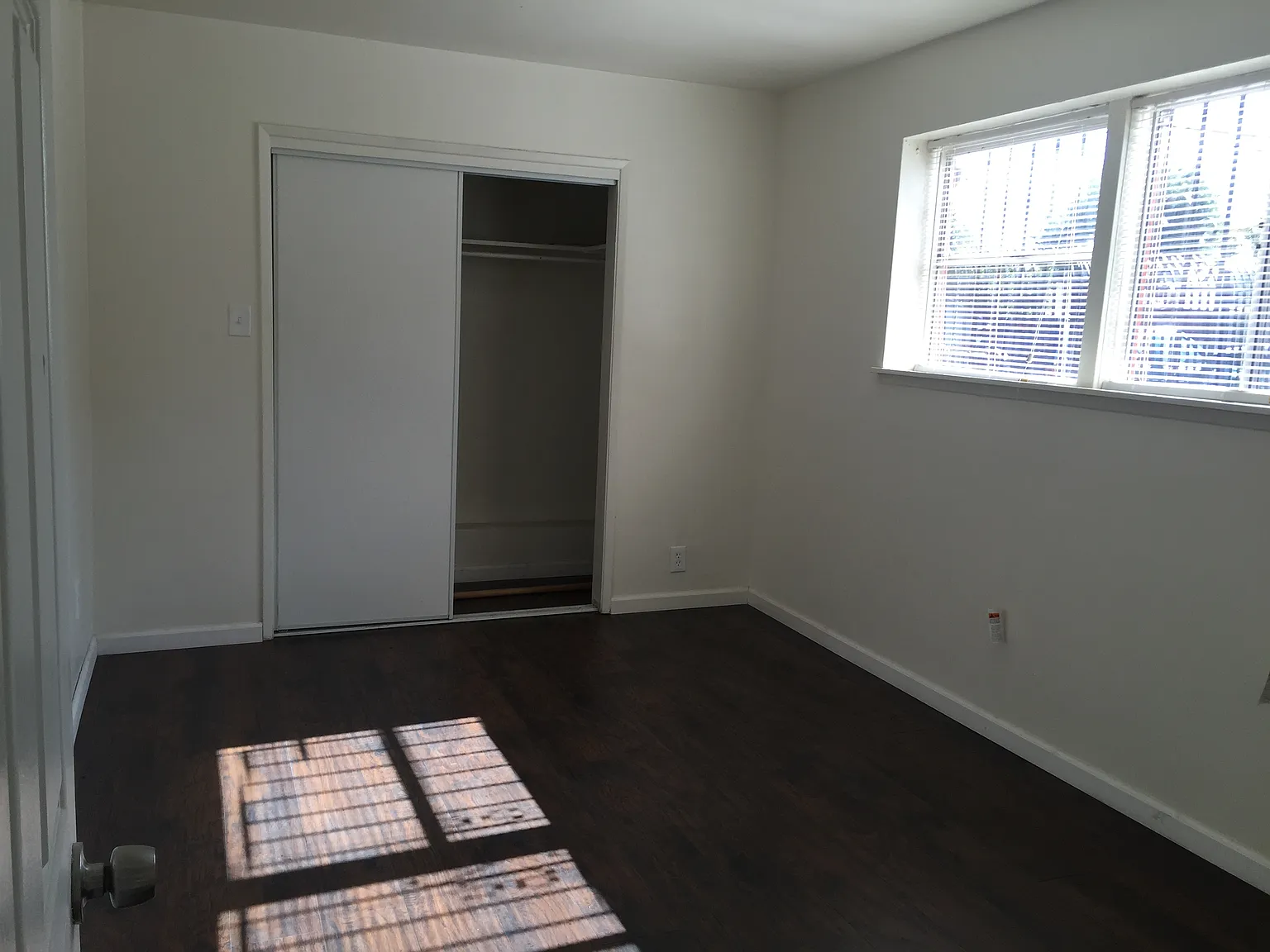 3 bed, 1000 sqft, $2,799 — Photo 2