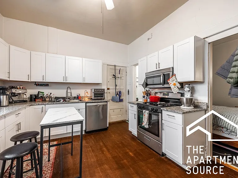 1245 W Barry Ave #1A — Photo 7