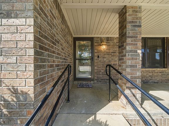 3rd image of 604 Chapman Ave