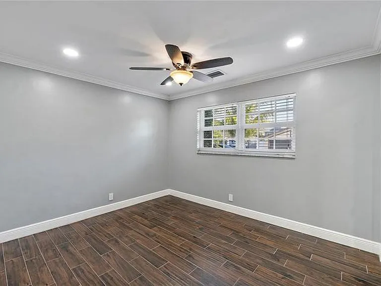 5820 NW 56th Pl — Photo 7