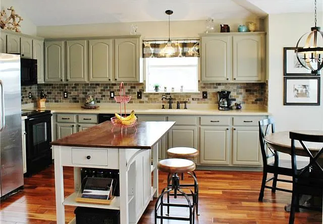 629 Rothschild Ln — Photo 6